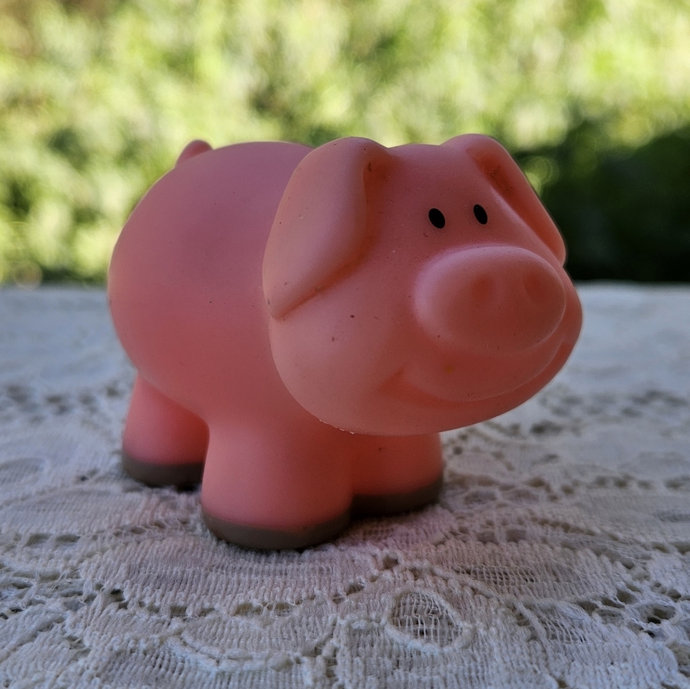 Step2 Main Street Village Farm Pig Toy Figure